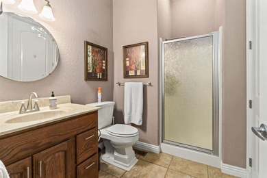 This meticulously maintained split-level home offers 5 bedrooms - photo 20