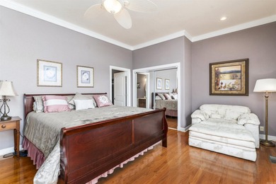 This meticulously maintained split-level home offers 5 bedrooms - photo 21