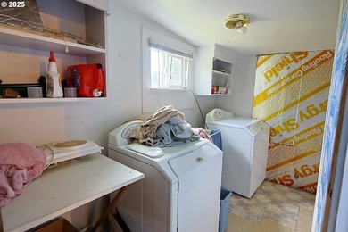 The Shop Steals the Show - But the House Comes Too!Let's be - photo 32