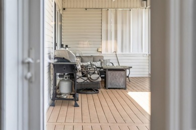 This meticulously maintained split-level home offers 5 bedrooms - photo 38