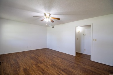 Charming one-level brick home in the heart of Clarksville - photo 6