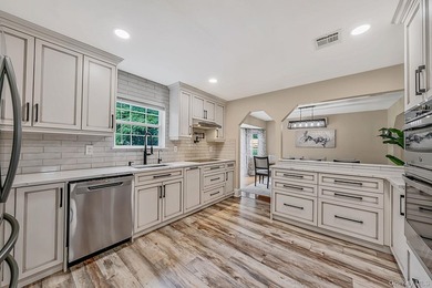 Welcome to this beautifully renovated colonial 4 Bedrooms, 4 - photo 2