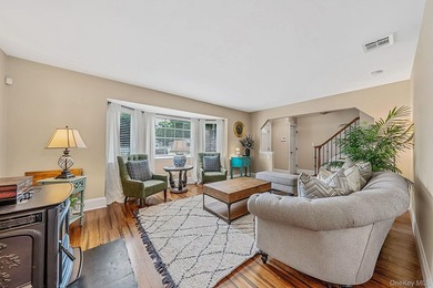 Welcome to this beautifully renovated colonial 4 Bedrooms, 4 - photo 6