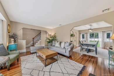 Welcome to this beautifully renovated colonial 4 Bedrooms, 4 - photo 7