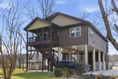 Some waterfront homes are enjoyed. The rare ones are treasured - photo 9