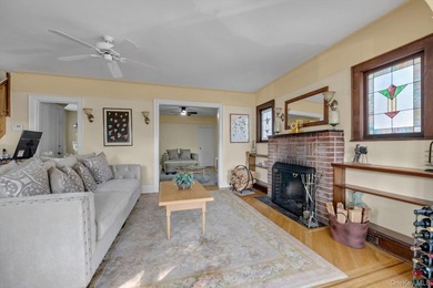 Experience refined Great Neck living in this beautifully - photo 4
