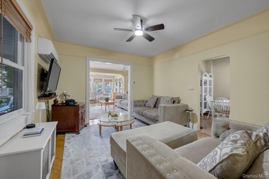 Experience refined Great Neck living in this beautifully - photo 7