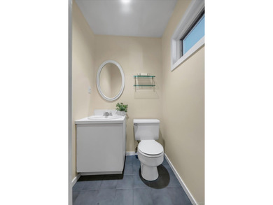 Experience refined Great Neck living in this beautifully - photo 9