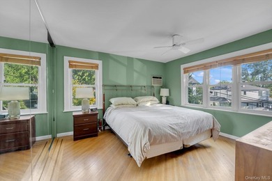 Experience refined Great Neck living in this beautifully - photo 10