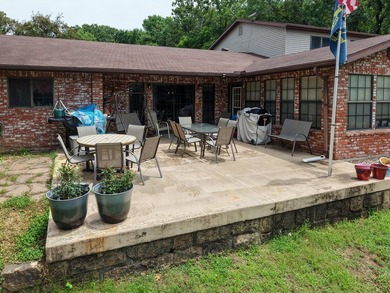 Discover the charm of Ozark living in this unique berm home just - photo 6