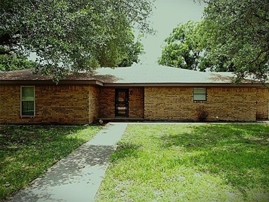 (private lake, pond, coastal) Home For Sale in Bangs Texas