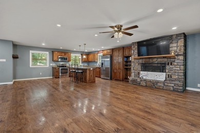 Experience affordable living in the nation's largest gated - photo 6