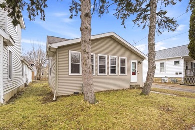 Lake Winnebago Home For Sale in Oshkosh Wisconsin