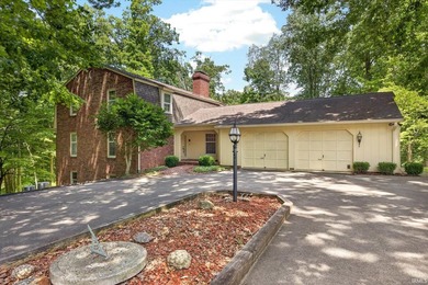 This lovely one-owner four bedroom, three and a half bath brick - photo 2
