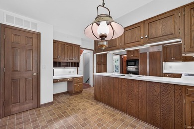 This lovely one-owner four bedroom, three and a half bath brick - photo 10