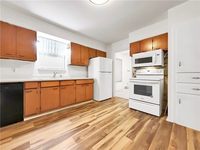 You're going to love this 3 bedroom, 1 bathroom home with a - photo 12
