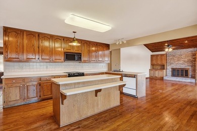Seller has an accepted contract with a 48 hr right of first - photo 15