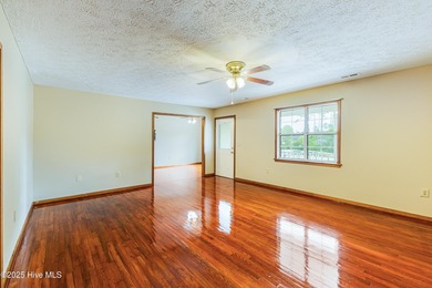 Looking for a Big Private Yard and a nice Handicapped equipped