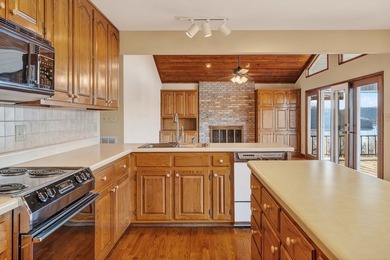 Seller has an accepted contract with a 48 hr right of first - photo 16