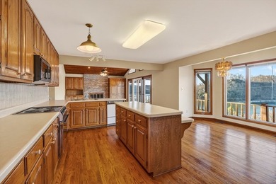 Seller has an accepted contract with a 48 hr right of first - photo 17