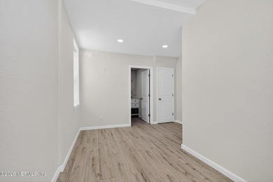 Walk to park, River, Schools! Beautifully updated 4 bdrm 3 ba - photo 19