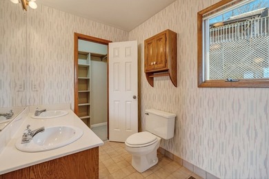 Seller has an accepted contract with a 48 hr right of first - photo 21
