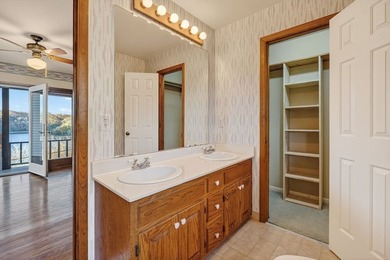 Seller has an accepted contract with a 48 hr right of first - photo 22