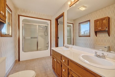 Seller has an accepted contract with a 48 hr right of first - photo 23
