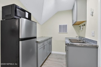 Walk to park, River, Schools! Beautifully updated 4 bdrm 3 ba - photo 31