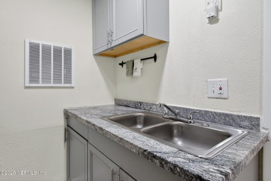 Walk to park, River, Schools! Beautifully updated 4 bdrm 3 ba - photo 32