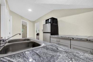 Walk to park, River, Schools! Beautifully updated 4 bdrm 3 ba - photo 33