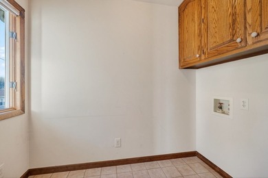 Seller has an accepted contract with a 48 hr right of first - photo 33