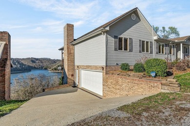 Seller has an accepted contract with a 48 hr right of first - photo 39