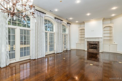 LUXURIOUS GOLF COURSE LIVING IN WYNLAKES. Experience refined - photo 11