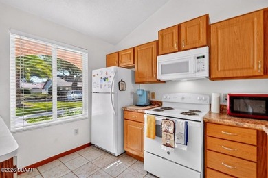 Move right into this beautifully maintained one-level townhome - photo 3