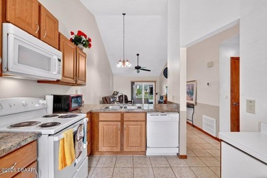 Move right into this beautifully maintained one-level townhome - photo 4