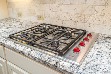 LUXURIOUS GOLF COURSE LIVING IN WYNLAKES. Experience refined - photo 15