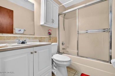Move right into this beautifully maintained one-level townhome - photo 8