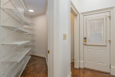 LUXURIOUS GOLF COURSE LIVING IN WYNLAKES. Experience refined - photo 18