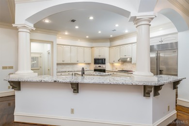 LUXURIOUS GOLF COURSE LIVING IN WYNLAKES. Experience refined - photo 19