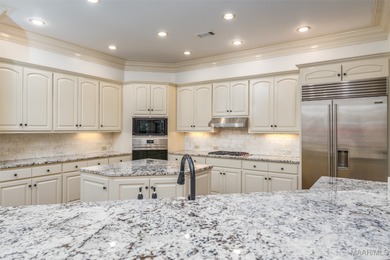 LUXURIOUS GOLF COURSE LIVING IN WYNLAKES. Experience refined - photo 20