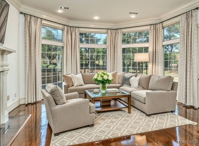LUXURIOUS GOLF COURSE LIVING IN WYNLAKES. Experience refined - photo 22
