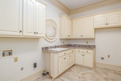 LUXURIOUS GOLF COURSE LIVING IN WYNLAKES. Experience refined - photo 23