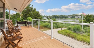 Perfectly sited on a protected inlet on West Lake, with direct - photo 27