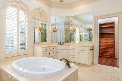 LUXURIOUS GOLF COURSE LIVING IN WYNLAKES. Experience refined - photo 28