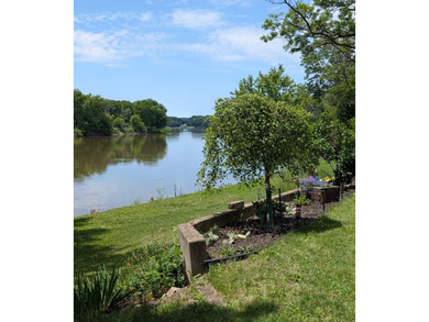 Own a little piece of paradise on the Rock River. This 1400 Sq - photo 28