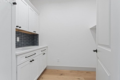 NEW PRICE! Welcome to this exquisite brand-new 3-bedroom - photo 30