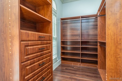 LUXURIOUS GOLF COURSE LIVING IN WYNLAKES. Experience refined - photo 32