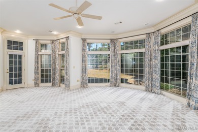 LUXURIOUS GOLF COURSE LIVING IN WYNLAKES. Experience refined - photo 36