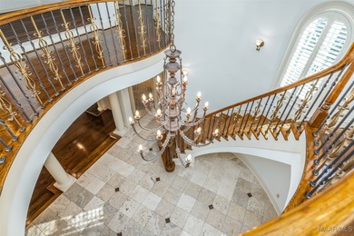 LUXURIOUS GOLF COURSE LIVING IN WYNLAKES. Experience refined - photo 37
